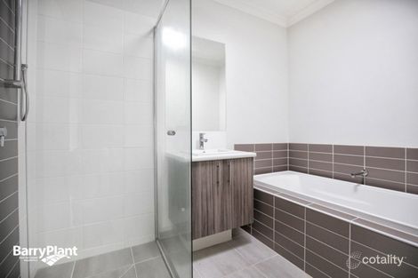Property photo of 29 Kinetic Way Craigieburn VIC 3064