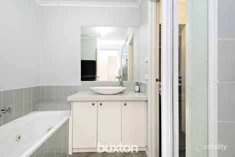 Property photo of 5 Longbeach Close Aspendale VIC 3195