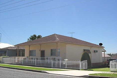 17 Thalaba Rd, New Lambton, NSW 2305