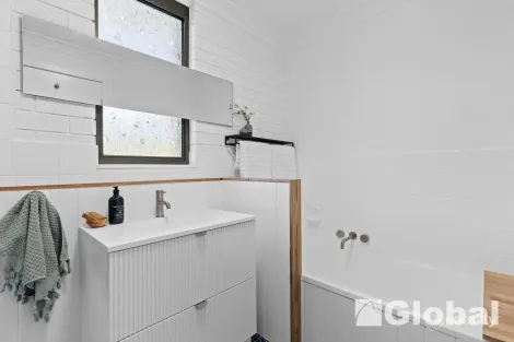 Property photo of 2/84 Queen Street Warners Bay NSW 2282