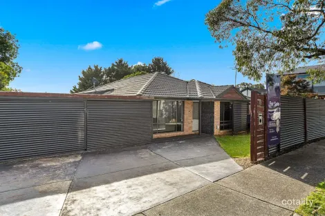 Property photo of 13 Earnshaw Drive Carrum Downs VIC 3201