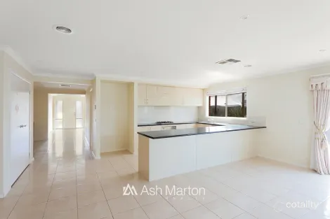 Property photo of 11 Redgum Avenue Carrum Downs VIC 3201