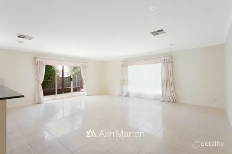 Property photo of 11 Redgum Avenue Carrum Downs VIC 3201