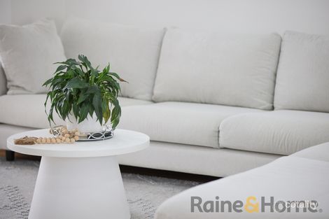 Property photo of 7 Richmond Close St Johns Park NSW 2176