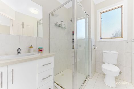 Property photo of 1/4 Daniher Close Berwick VIC 3806