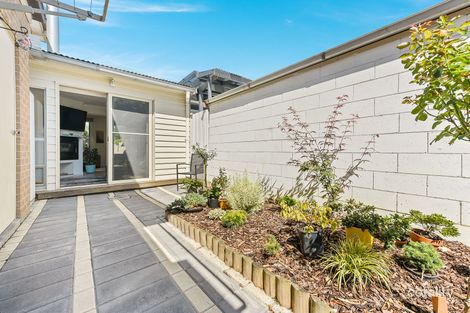 Property photo of 1/4 Daniher Close Berwick VIC 3806