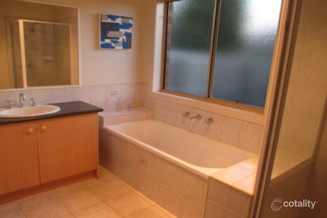 Property photo of 3 Wattlebird Court Narre Warren VIC 3805