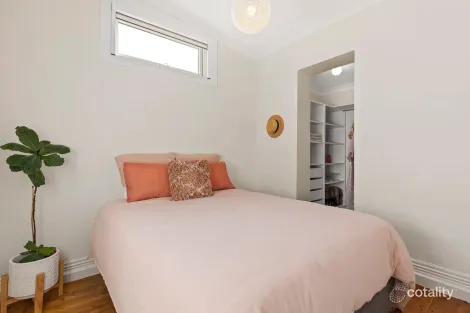 Property photo of 19 Nepean Highway Elsternwick VIC 3185