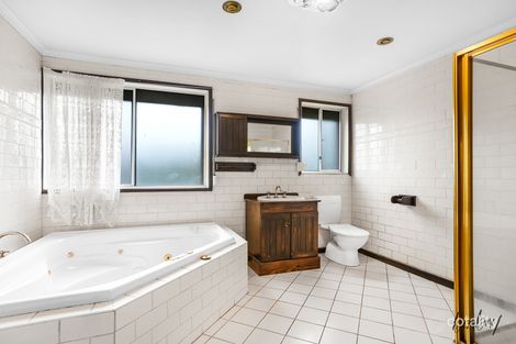 Property photo of 5 Newbold Avenue Craigieburn VIC 3064