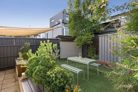 Property photo of 19 Nepean Highway Elsternwick VIC 3185