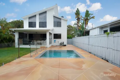 49 Ocean St, Runaway Bay, QLD 4216