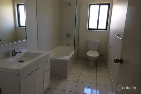 Property photo of 1 Ford Place Gracemere QLD 4702