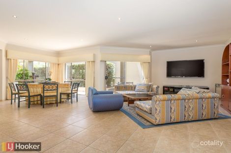 Property photo of 8 Pine Valley Drive Robina QLD 4226