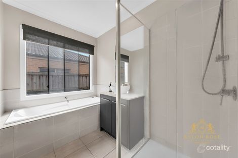 Property photo of 14 Brolin Terrace Cranbourne North VIC 3977