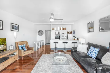 Property photo of 4/11 Arnold Street Manly QLD 4179
