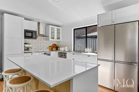 Property photo of 60 Serafina Drive Helensvale QLD 4212