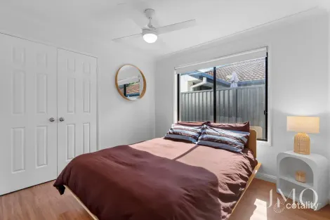 Property photo of 60 Serafina Drive Helensvale QLD 4212