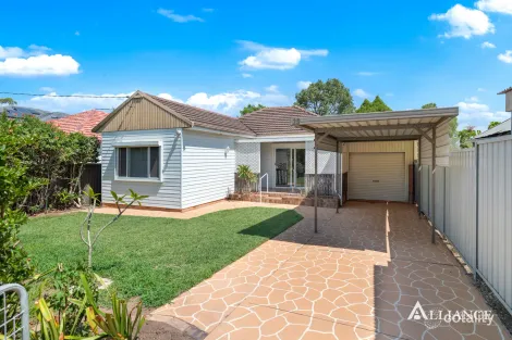Property photo of 33 Singleton Avenue East Hills NSW 2213