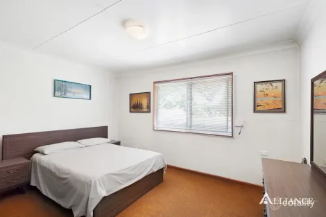 Property photo of 33 Singleton Avenue East Hills NSW 2213