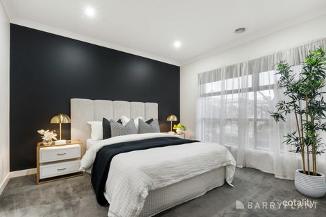 Property photo of 17 Hollywell Road Clyde North VIC 3978