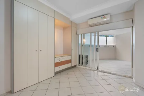 Property photo of 2/451 Gregory Terrace Spring Hill QLD 4000