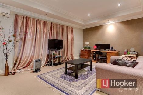 Property photo of 2/45 Oakwood Avenue Dandenong North VIC 3175