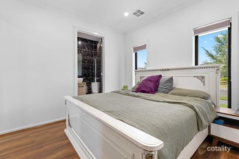 Property photo of 4 Pimlico Place Werribee VIC 3030