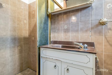 Property photo of 29 Pinaroo Drive Glenfield Park NSW 2650