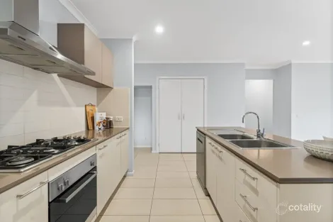 Property photo of 41 Lineham Drive Cranbourne East VIC 3977