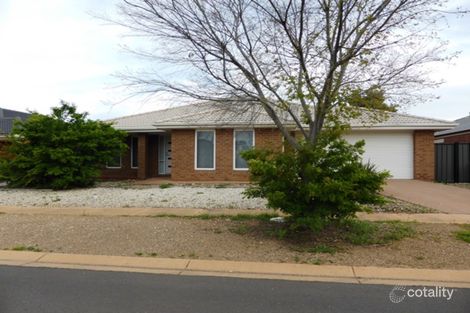 22 Niland Cres, Point Cook, VIC 3030