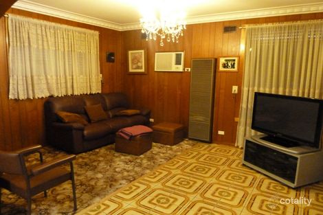 Property photo of 3 Chaumont Drive Avondale Heights VIC 3034