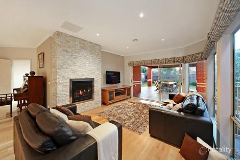 Property photo of 11 Prince Edward Avenue McKinnon VIC 3204