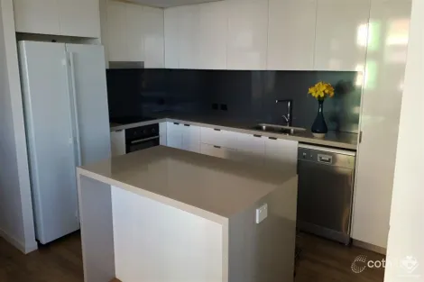 Property photo of 33 Lakefront Crescent Varsity Lakes QLD 4227