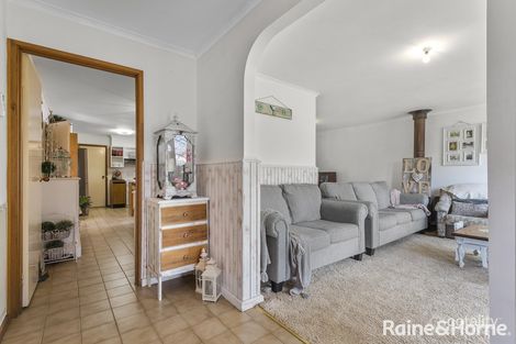 Property photo of 32 Stuart Drive Woodend VIC 3442