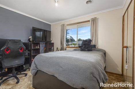 Property photo of 32 Stuart Drive Woodend VIC 3442