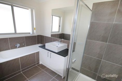 Property photo of 2 Yellow Gum Way Kurunjang VIC 3337