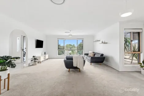 Property photo of 13 Hastings Crescent Carrara QLD 4211