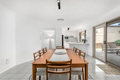 Property photo of 13 Hastings Crescent Carrara QLD 4211