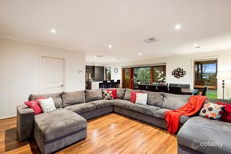 Property photo of 8 Lake Front Mews Doreen VIC 3754