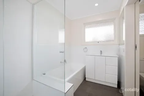 Property photo of 31 Gladesville Drive Bentleigh East VIC 3165