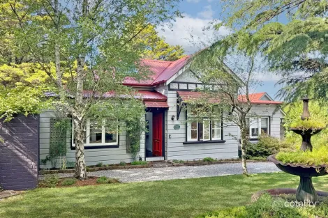 158 Blaxland Rd, Wentworth Falls, NSW 2782