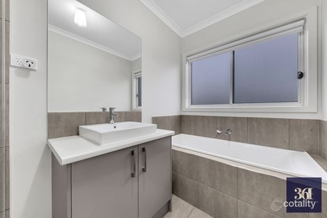 Property photo of 6 Adelong Street Werribee VIC 3030