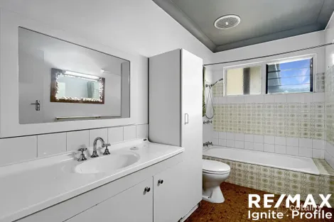 Property photo of 35 Loffs Road Mount Ommaney QLD 4074