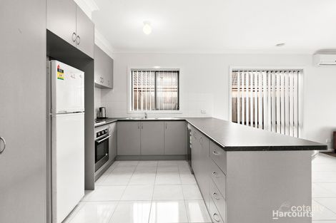 Property photo of 28 Green Orchid Circuit Pakenham VIC 3810
