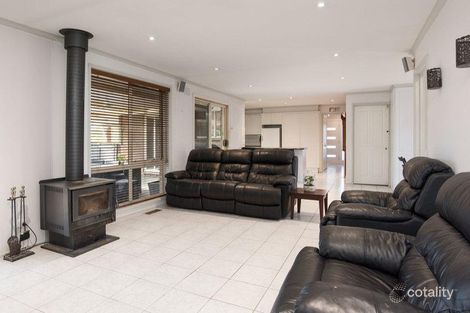 Property photo of 27 Autumn Grove Mooroolbark VIC 3138