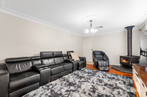 Property photo of 69 Lorenzo Crescent Rosemeadow NSW 2560