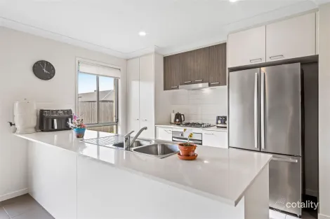 Property photo of 10 Aster Street Dakabin QLD 4503