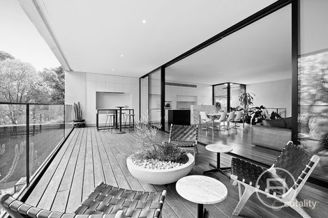 Property photo of 33 White Avenue Kew East VIC 3102