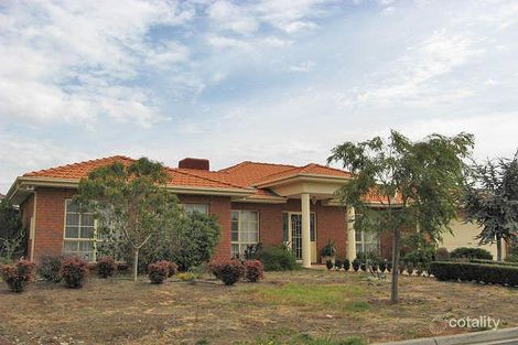 15 Salamander Dr, Taylors Lakes, VIC 3038