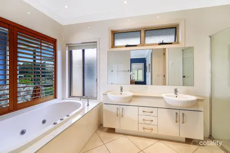 Property photo of 7405 Ellensbrook Drive Hope Island QLD 4212